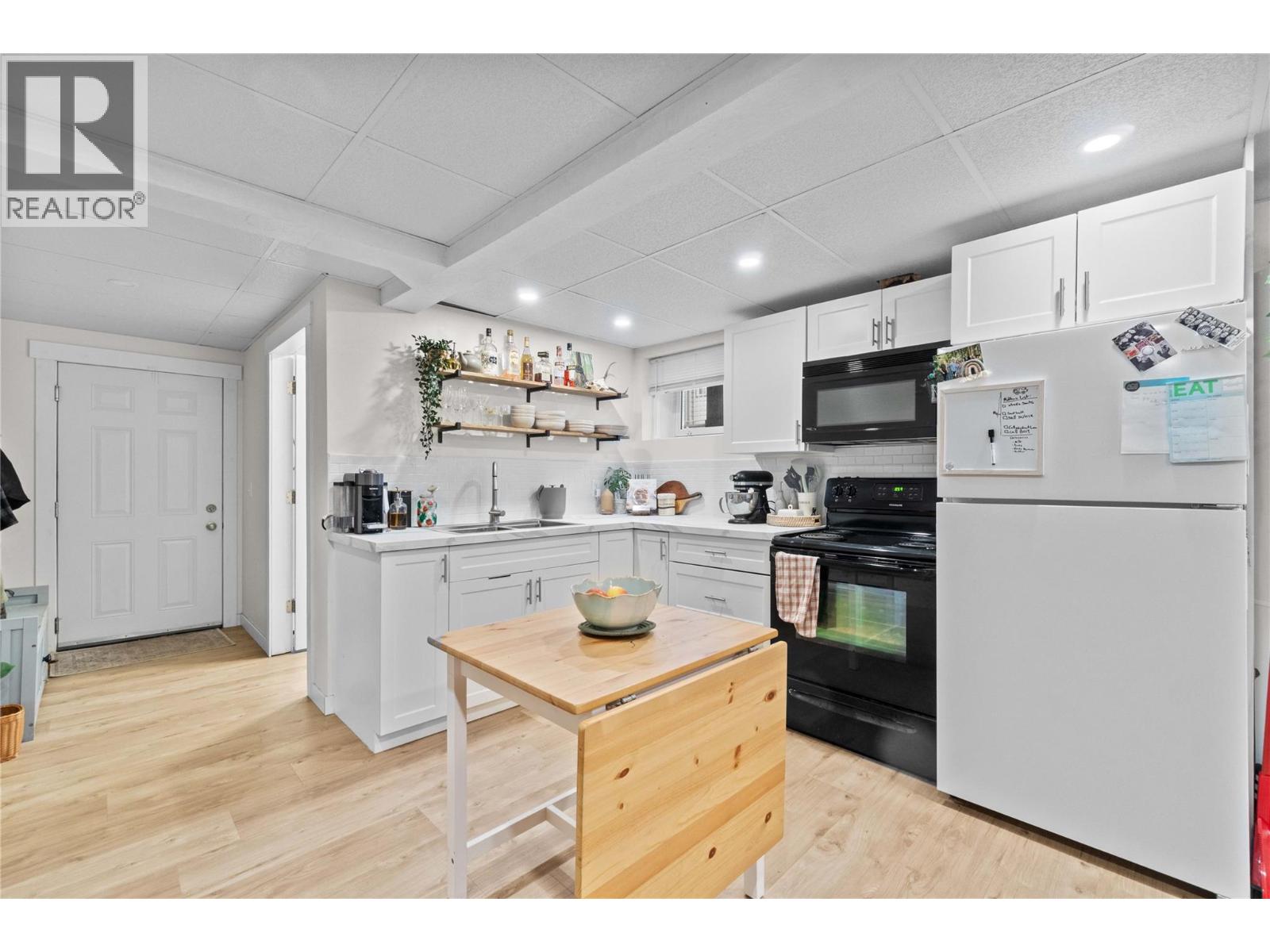 27 900 10 Avenue Southeast, Salmon Arm