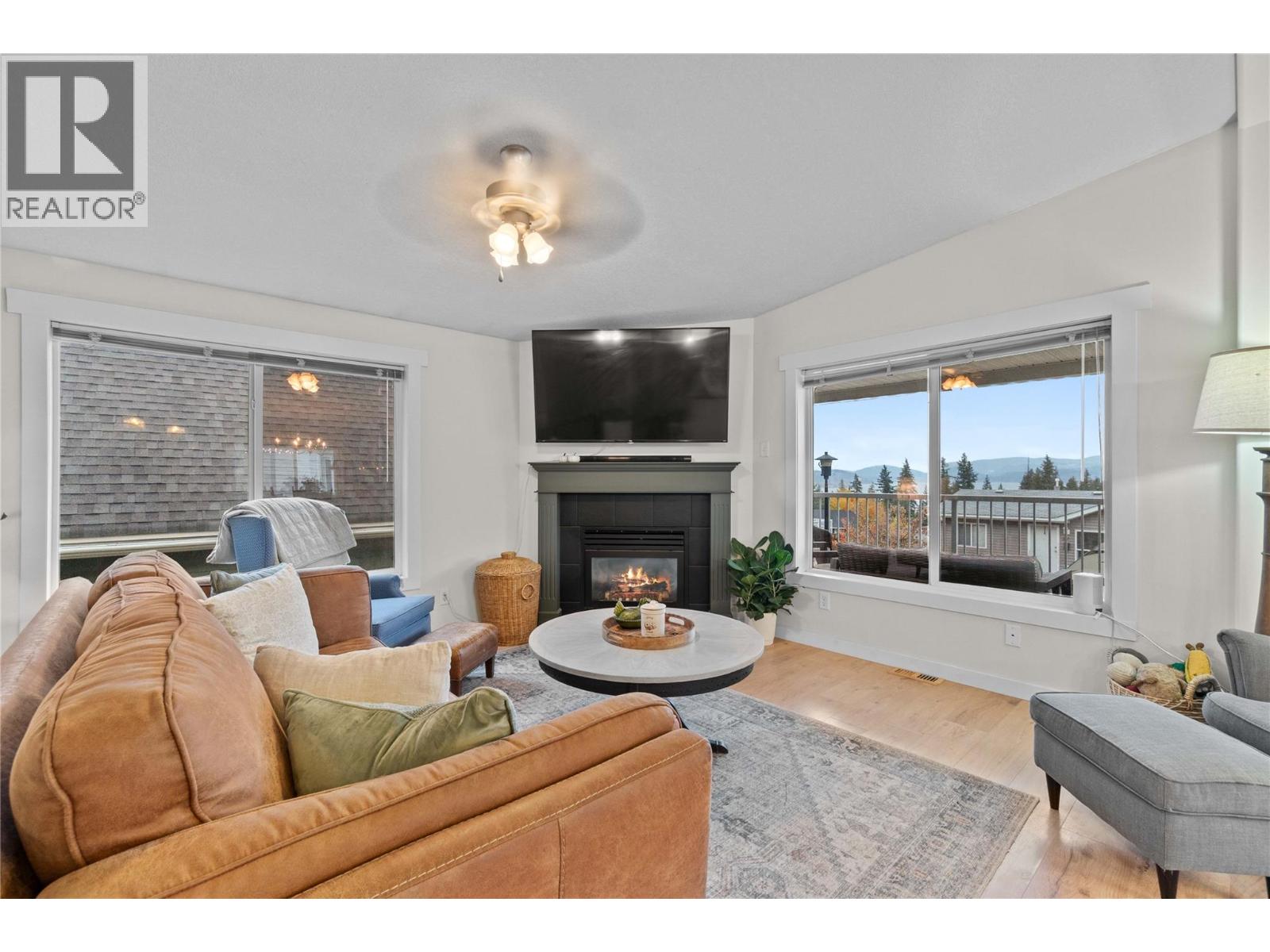 27 900 10 Avenue Southeast, Salmon Arm