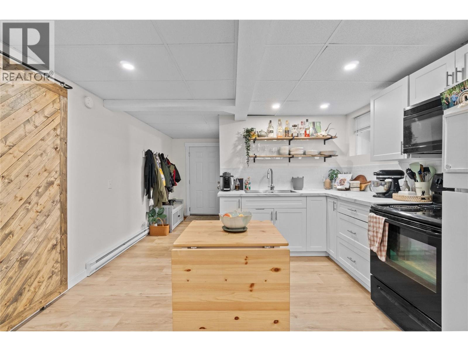 27 900 10 Avenue Southeast, Salmon Arm