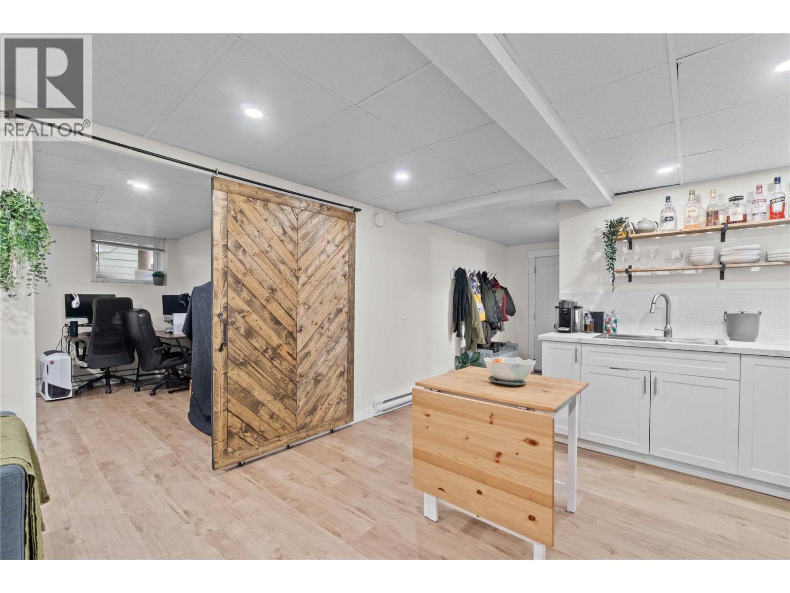 27 900 10 Avenue Southeast, Salmon Arm