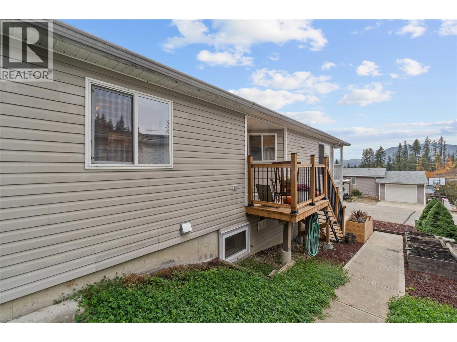 27 900 10 Avenue Southeast, Salmon Arm