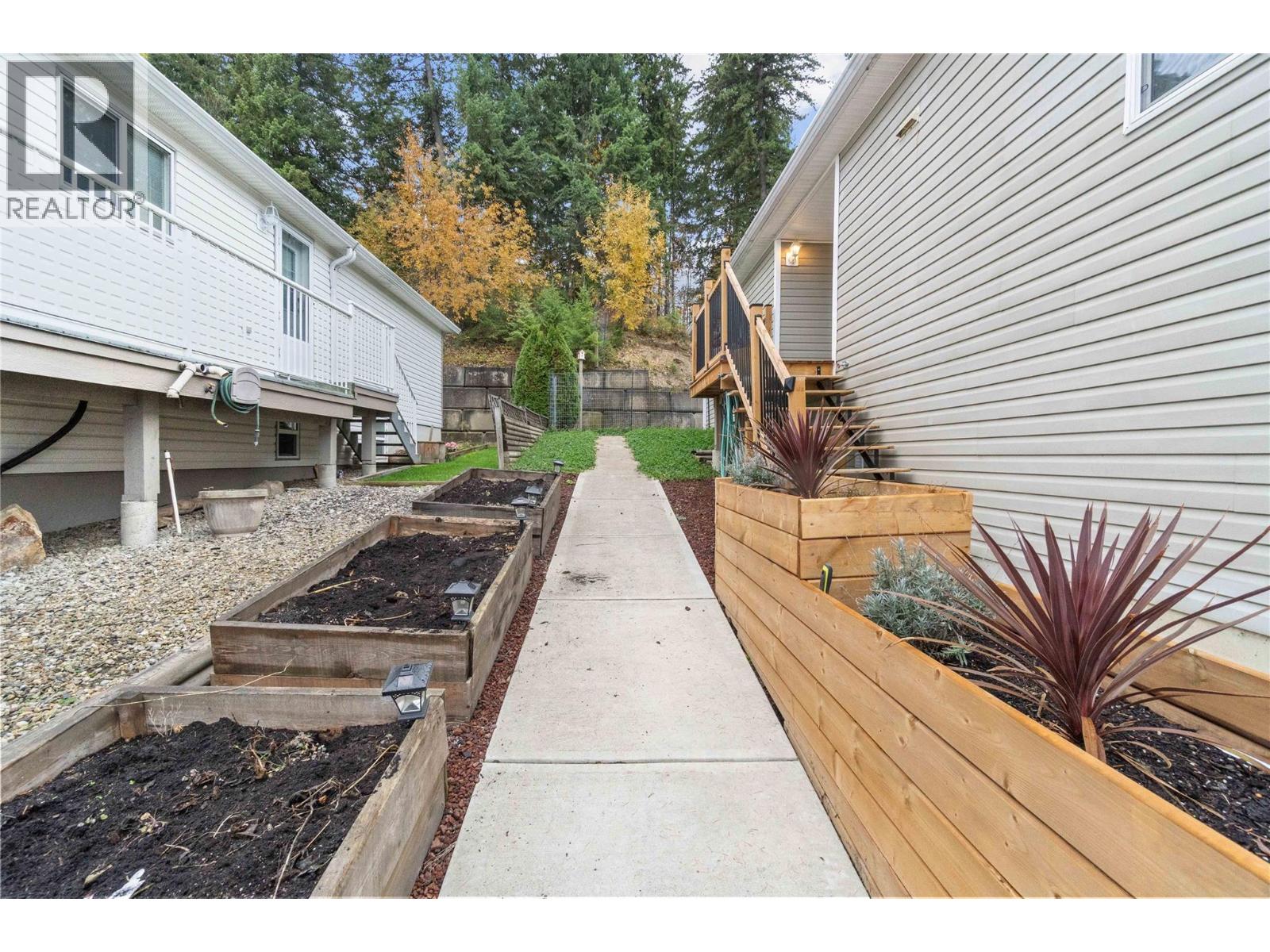 27 900 10 Avenue Southeast, Salmon Arm