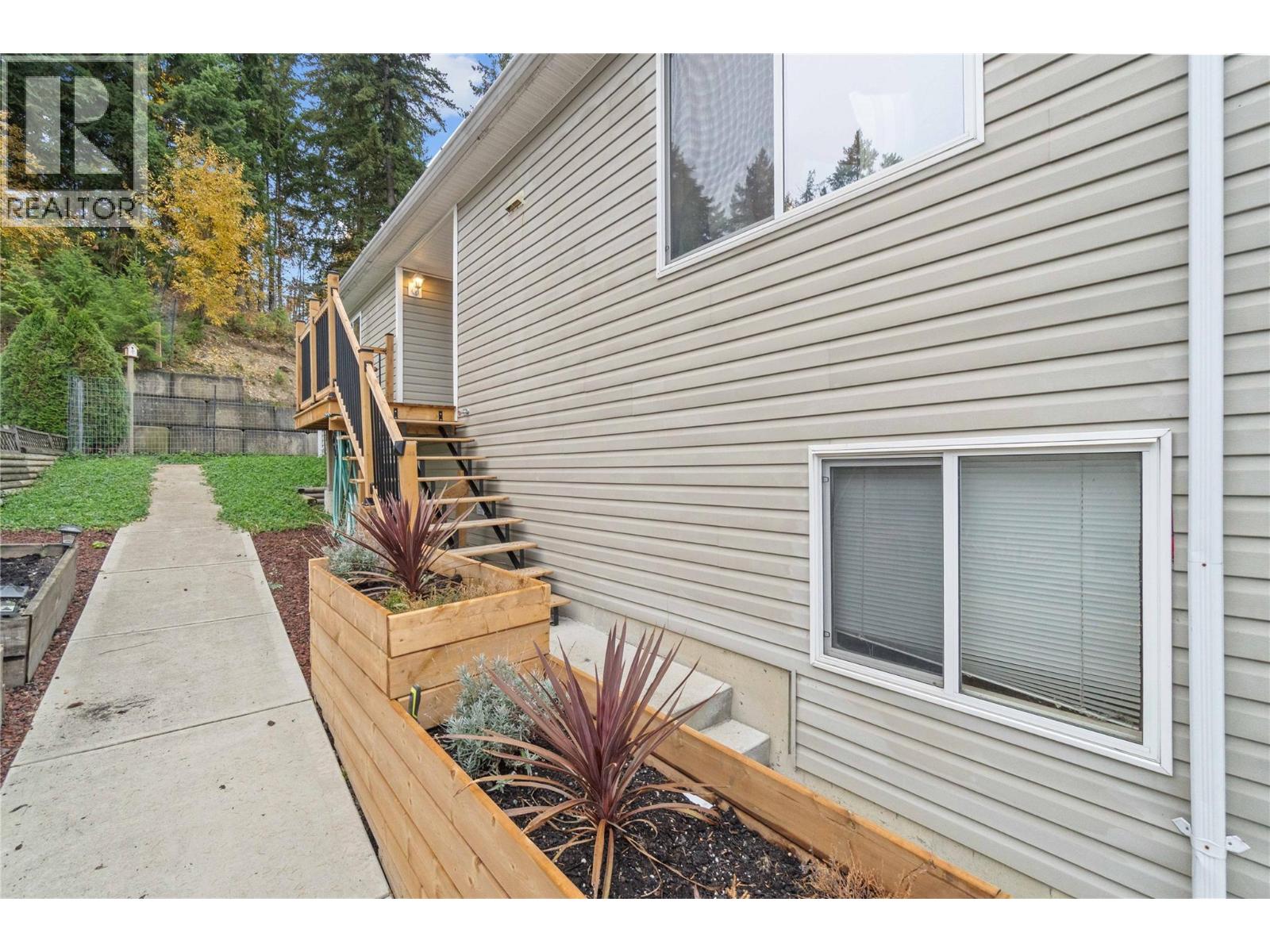 27 900 10 Avenue Southeast, Salmon Arm