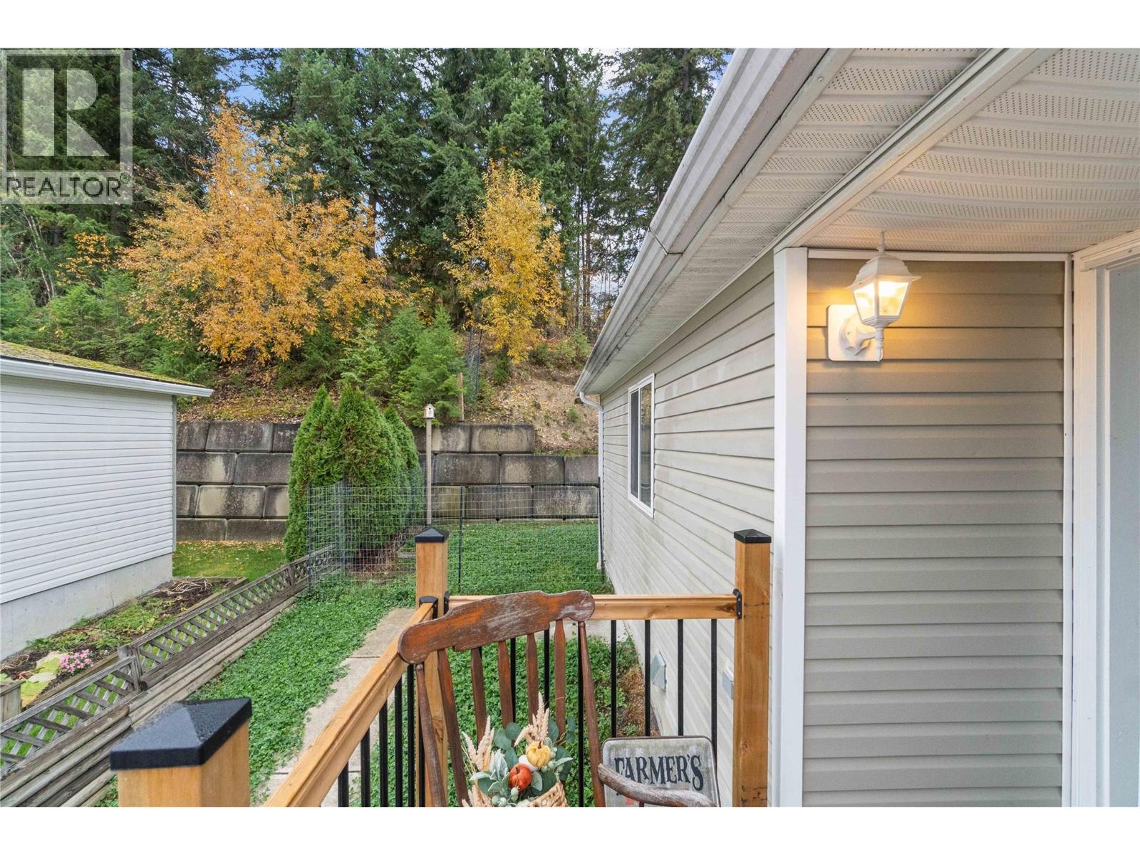 27 900 10 Avenue Southeast, Salmon Arm