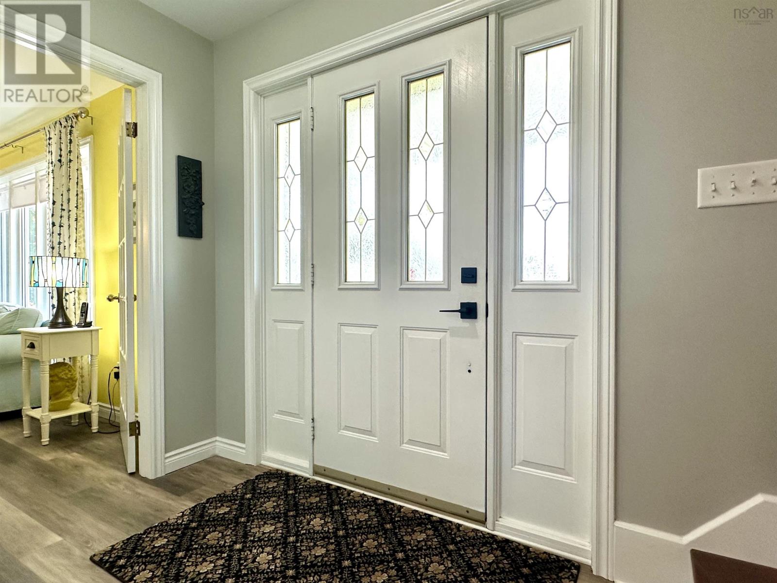 Property 10 of 49 of 379 York Street