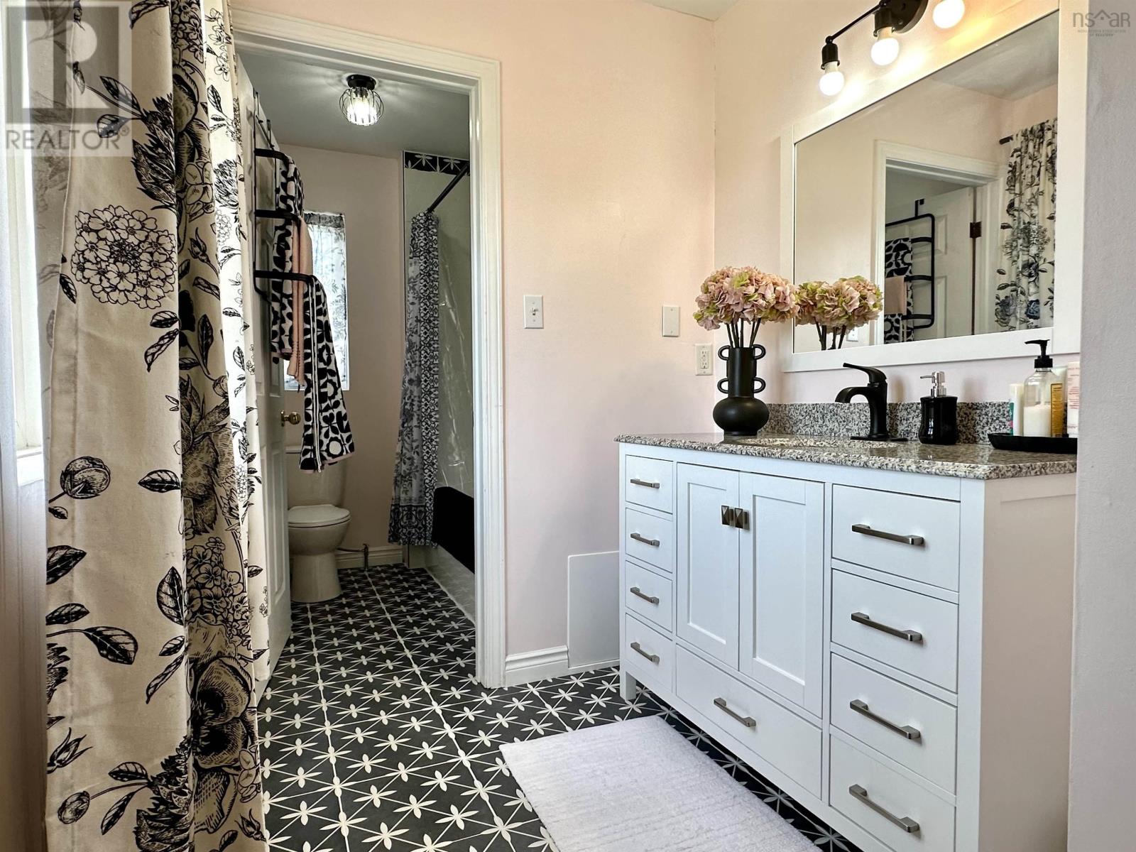 Property 44 of 49 of 379 York Street