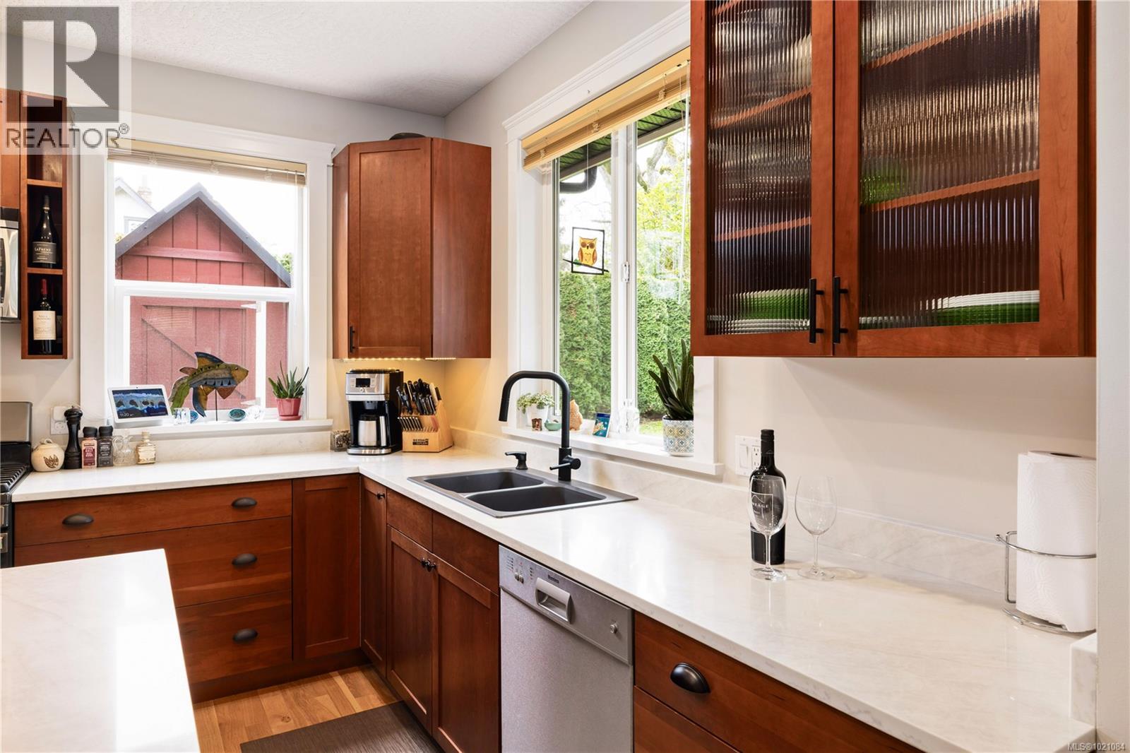  935 Lodge Avenue, Saanich