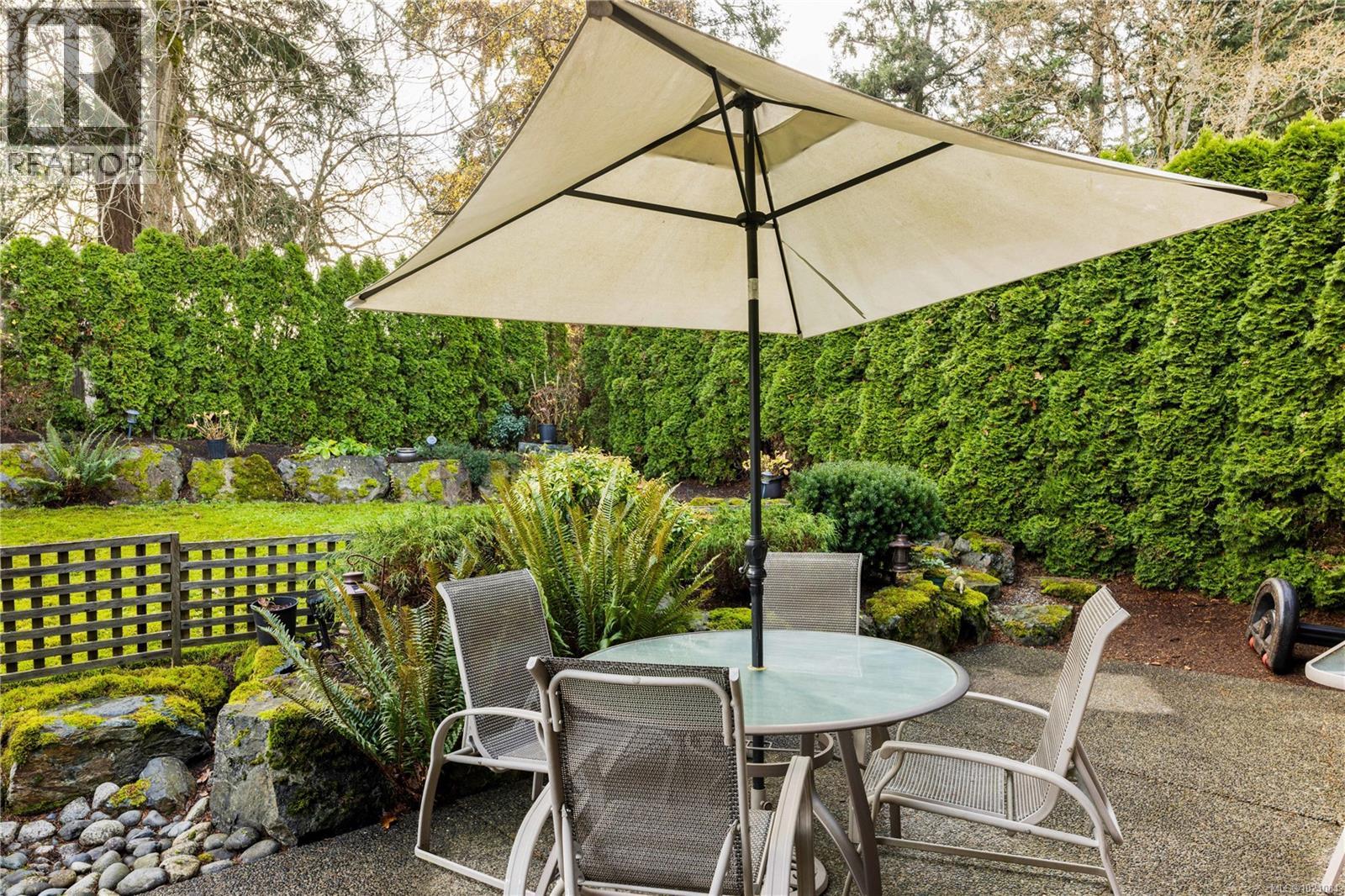  935 Lodge Avenue, Saanich