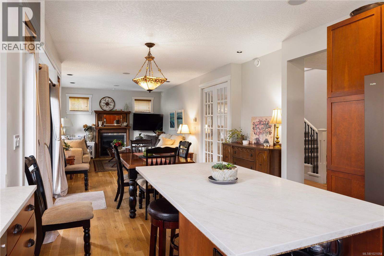  935 Lodge Avenue, Saanich