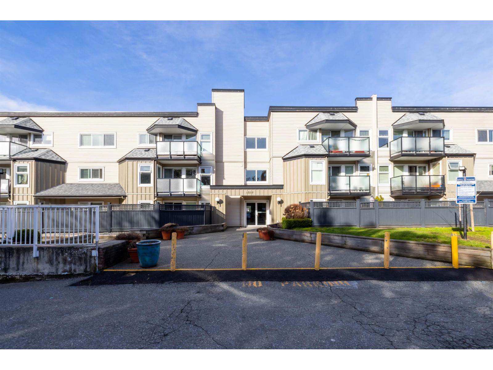 110 1850 E SOUTHMERE CRESCENT - Photo 2 of 22, Surrey, British Columbia