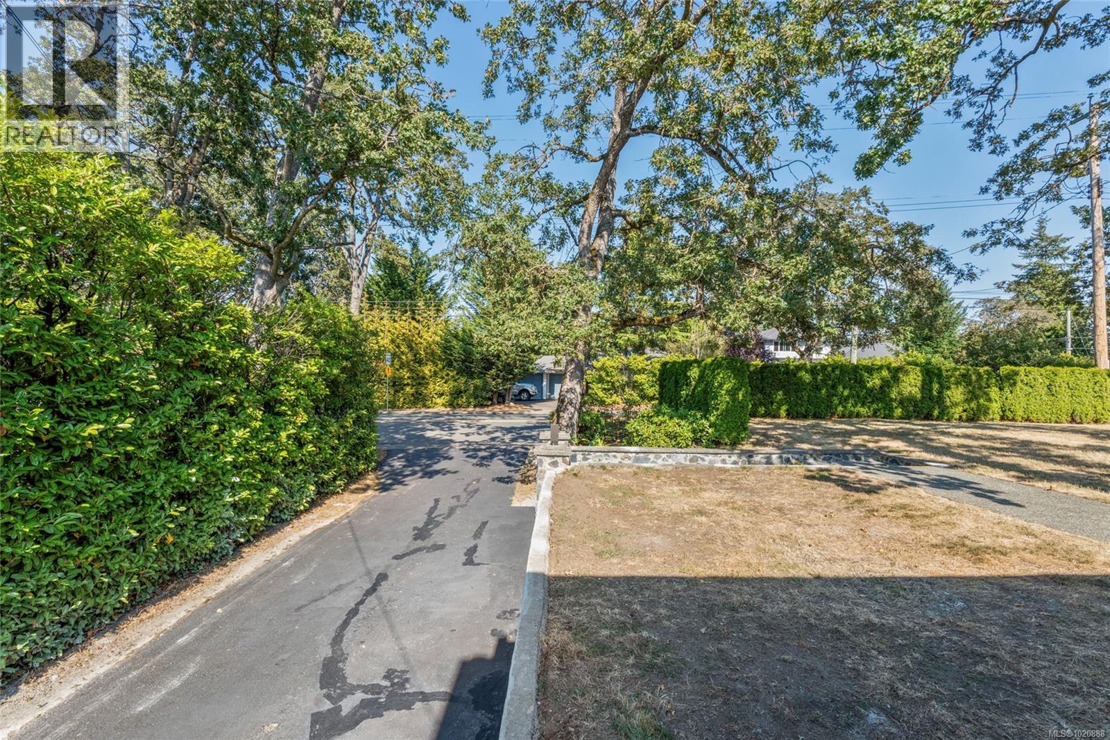  3944 Cedar Hill Cross Road, Saanich