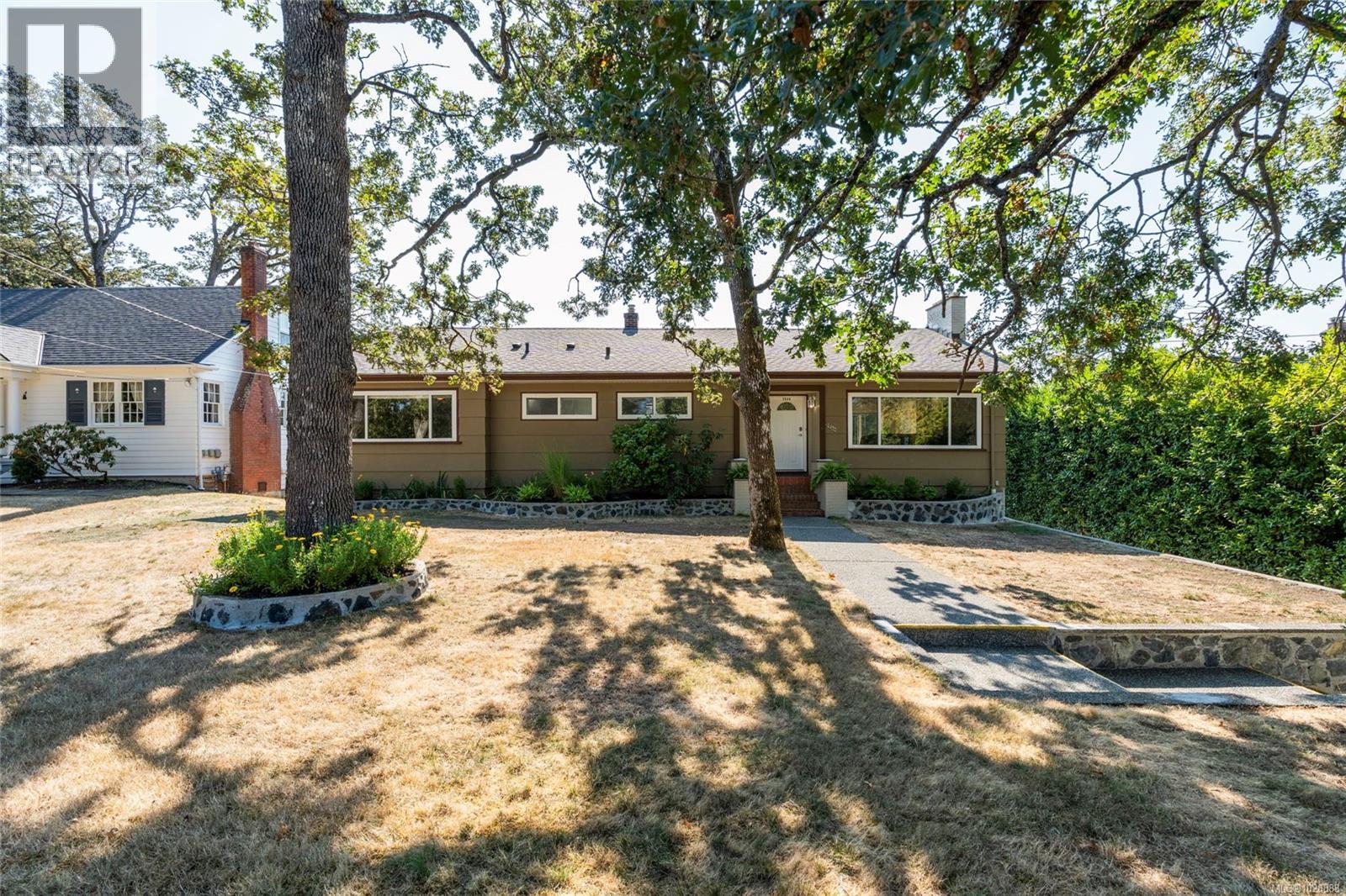  3944 Cedar Hill Cross Road, Saanich