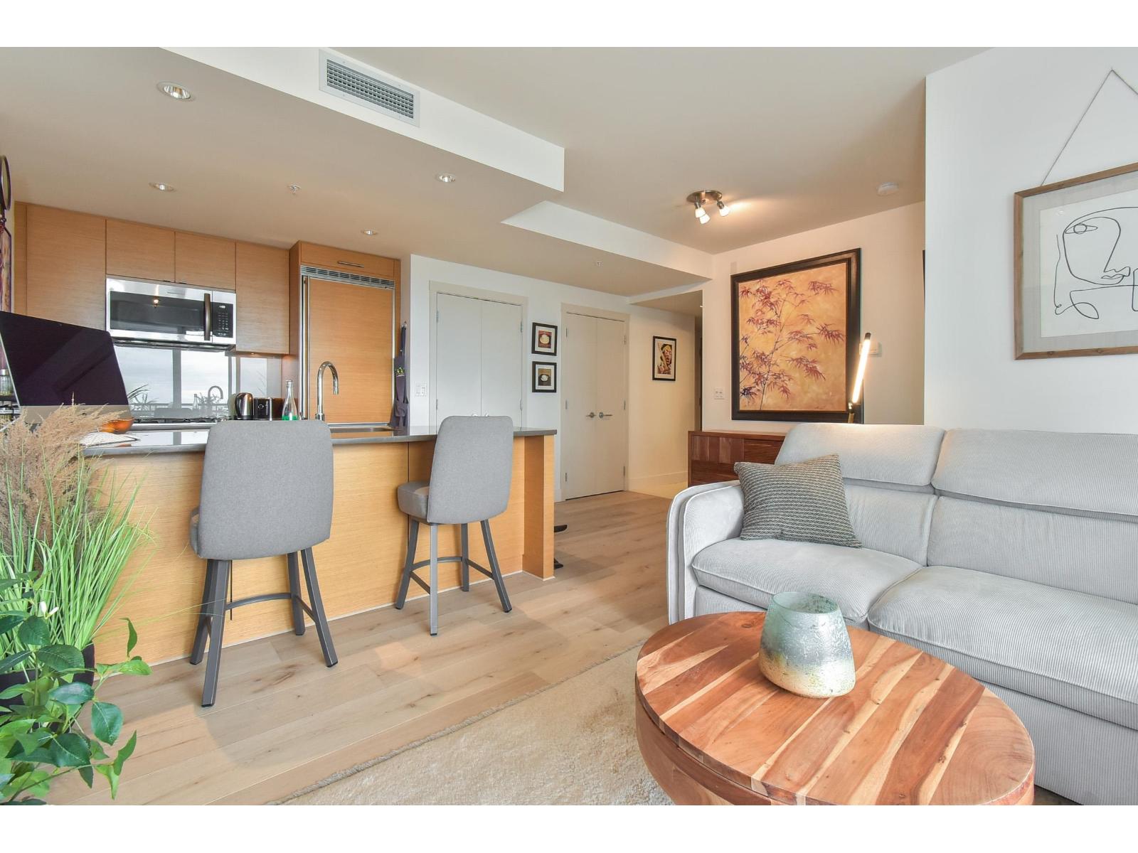 1207 15152 RUSSELL AVENUE, White Rock