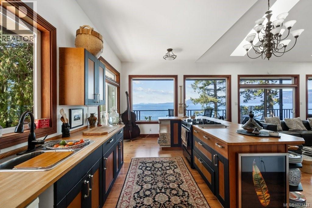 777 Mine Rd, Lasqueti Island