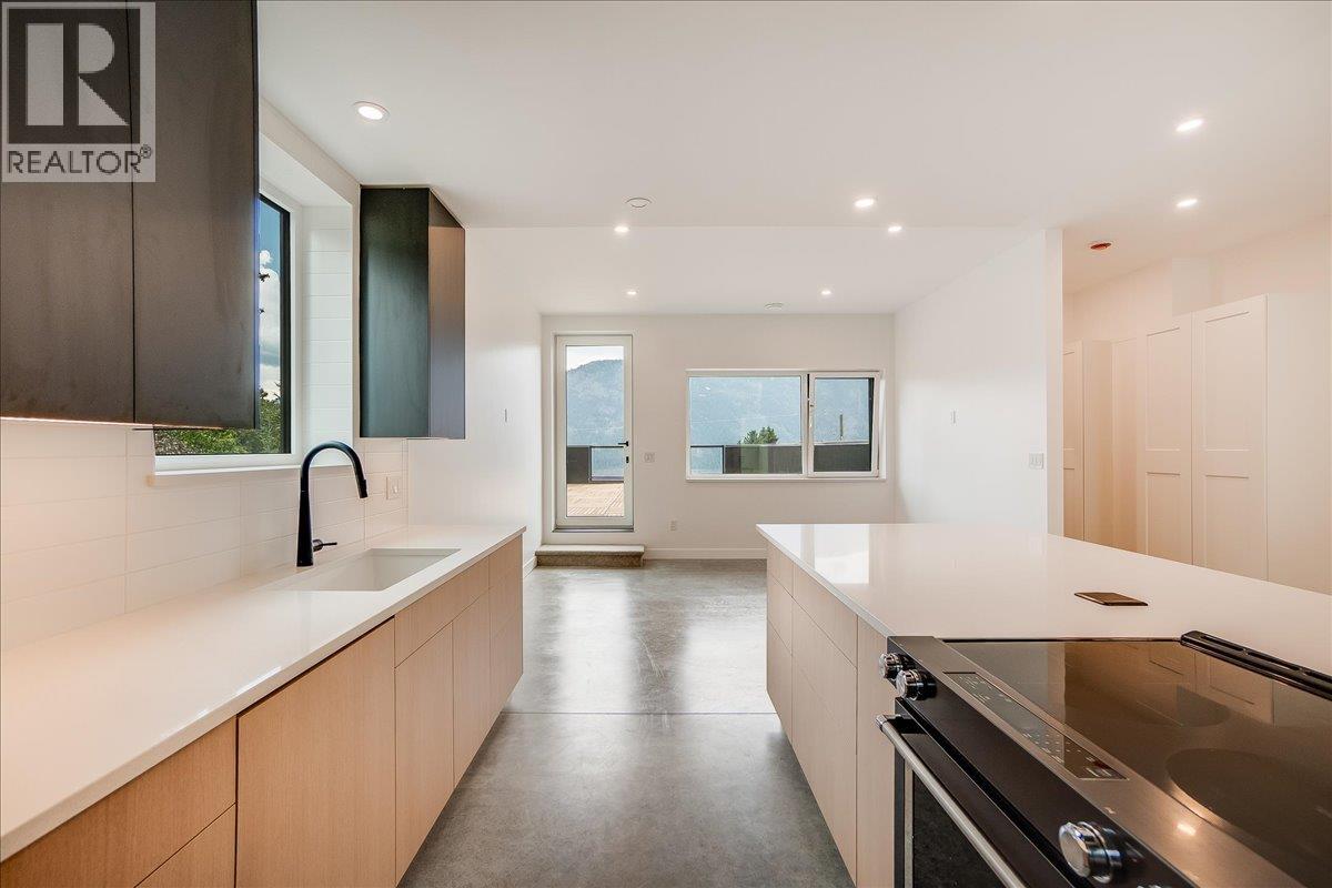 C-620 Richards Street, Nelson