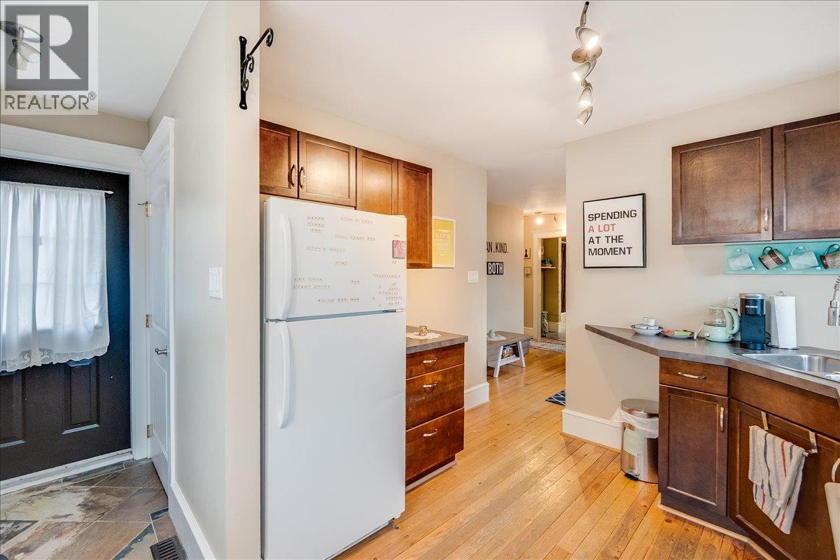  214 11th Avenue, Castlegar