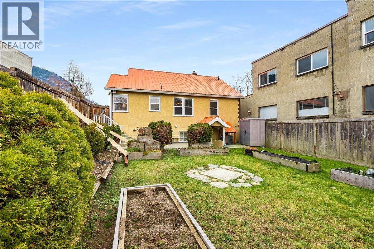  214 11th Avenue, Castlegar