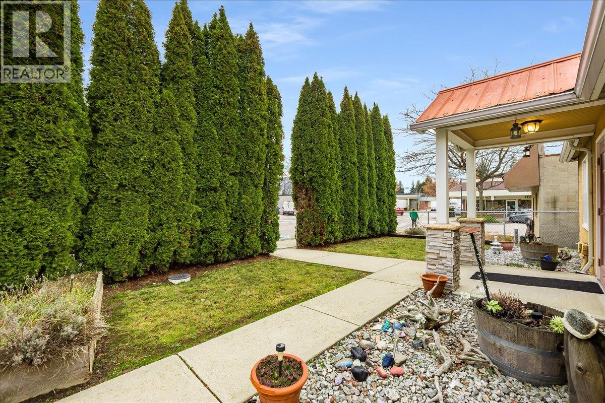  214 11th Avenue, Castlegar