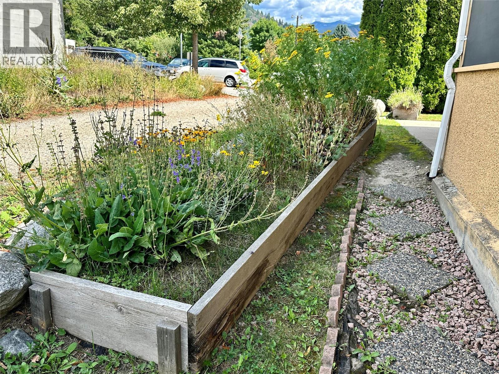  214 11th Avenue, Castlegar