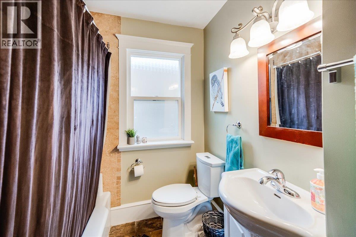  214 11th Avenue, Castlegar