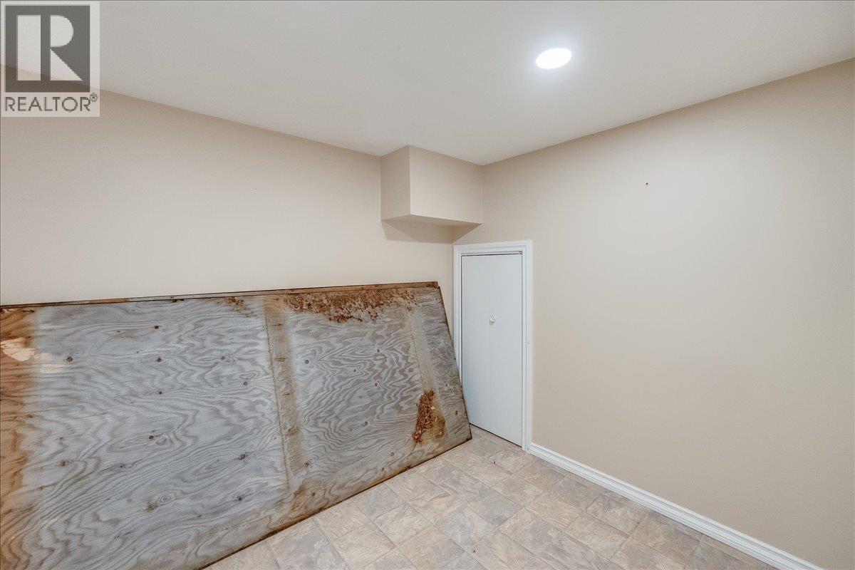  214 11th Avenue, Castlegar