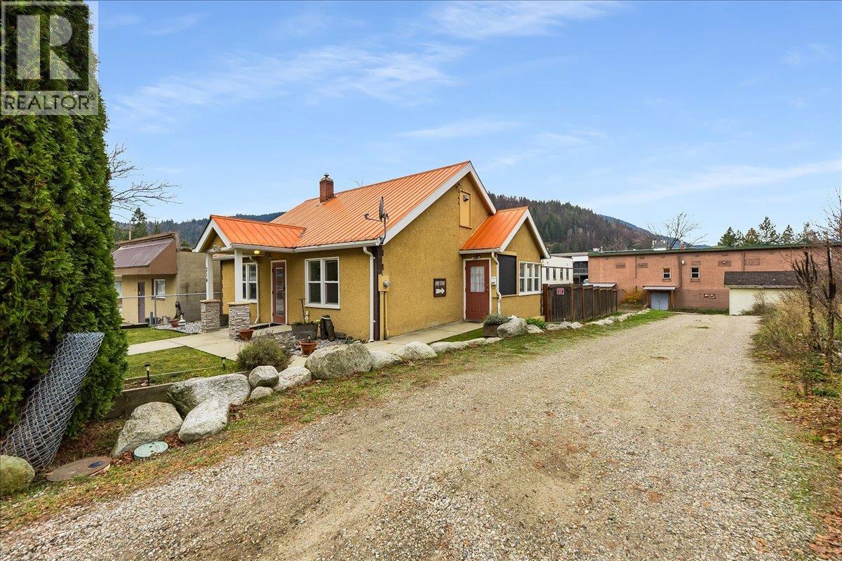  214 11th Avenue, Castlegar