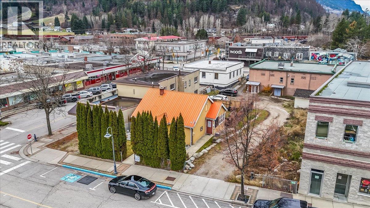  214 11th Avenue, Castlegar