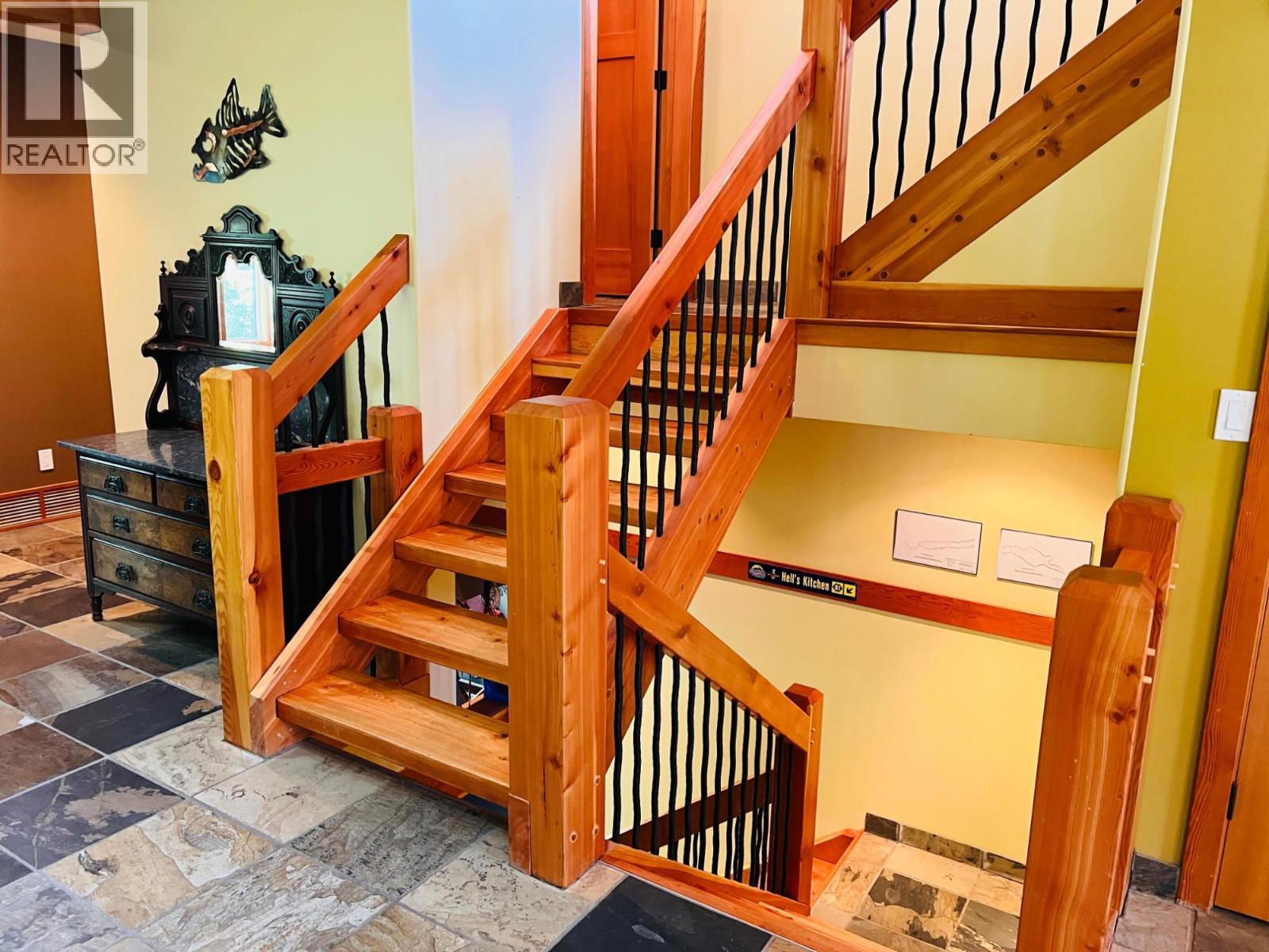 2557 LEDGEROCK Ridge, Invermere