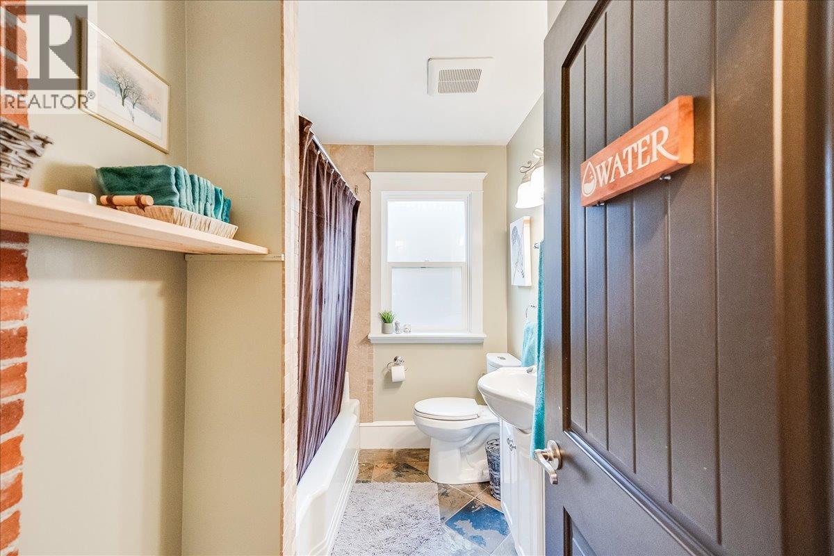 214 11th Avenue, Castlegar