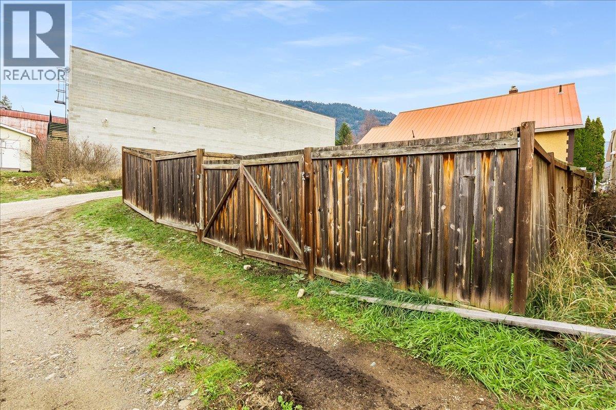 214 11th Avenue, Castlegar