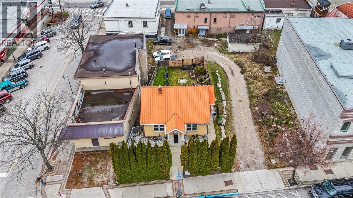 214 11th Avenue, Castlegar