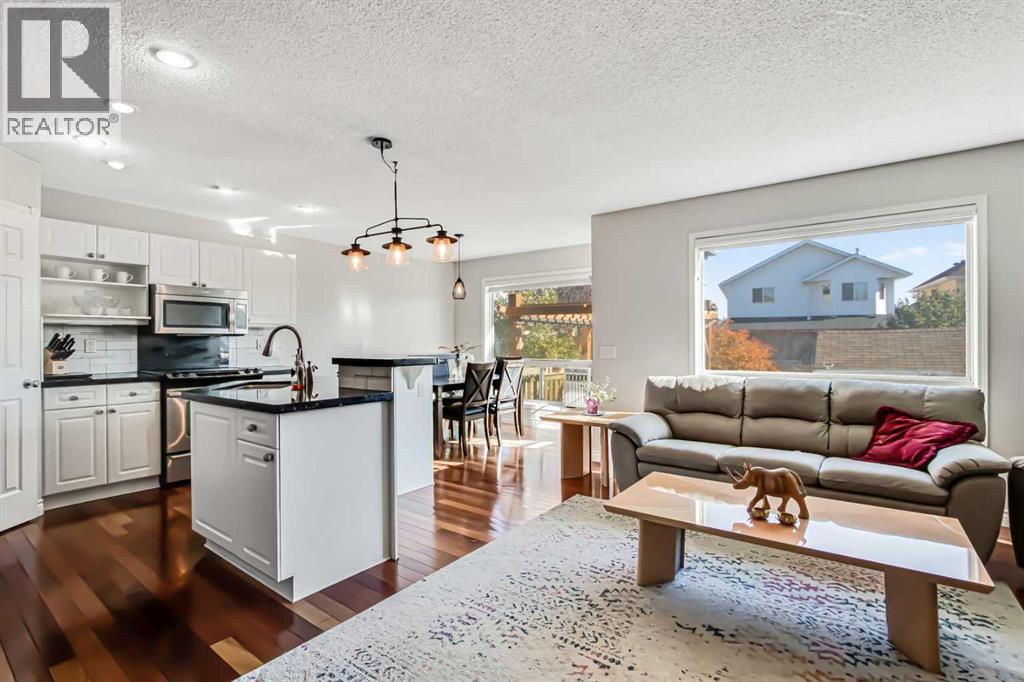 Single Family House for Sale in  Coral Springs Court NE Coral Springs Calgary 