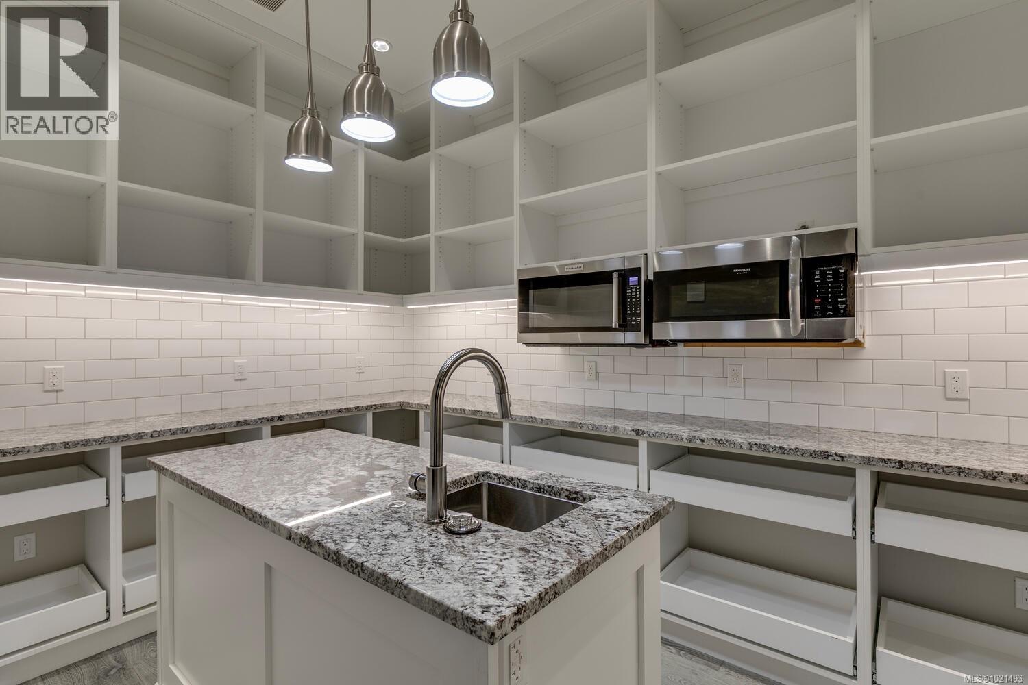 776 Hirst Ave, Parksville