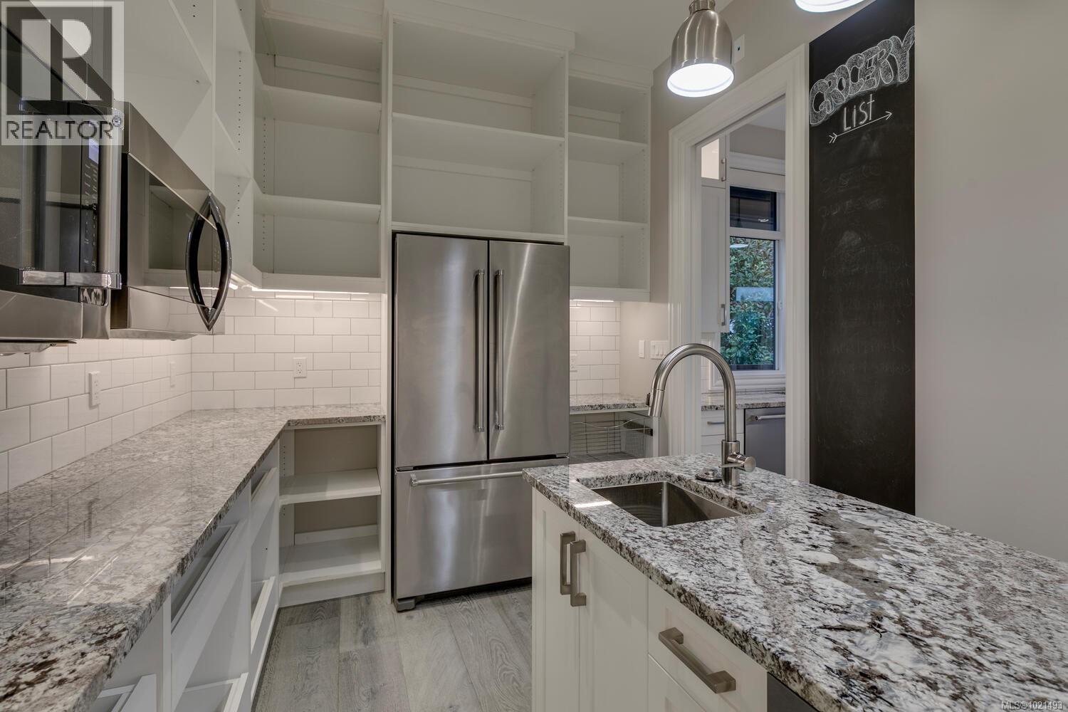 776 Hirst Ave, Parksville