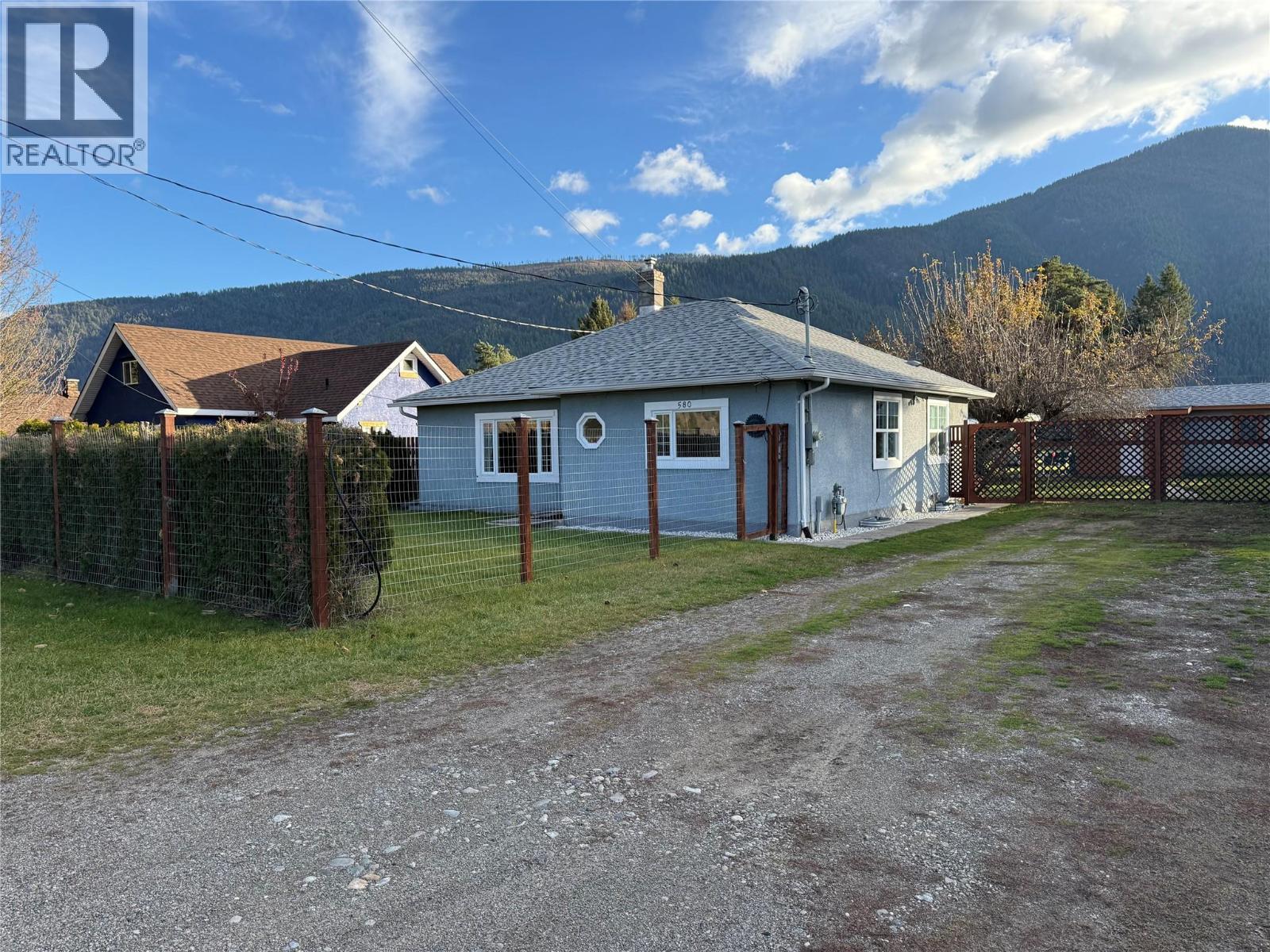 580 Cameron Avenue, Grand Forks