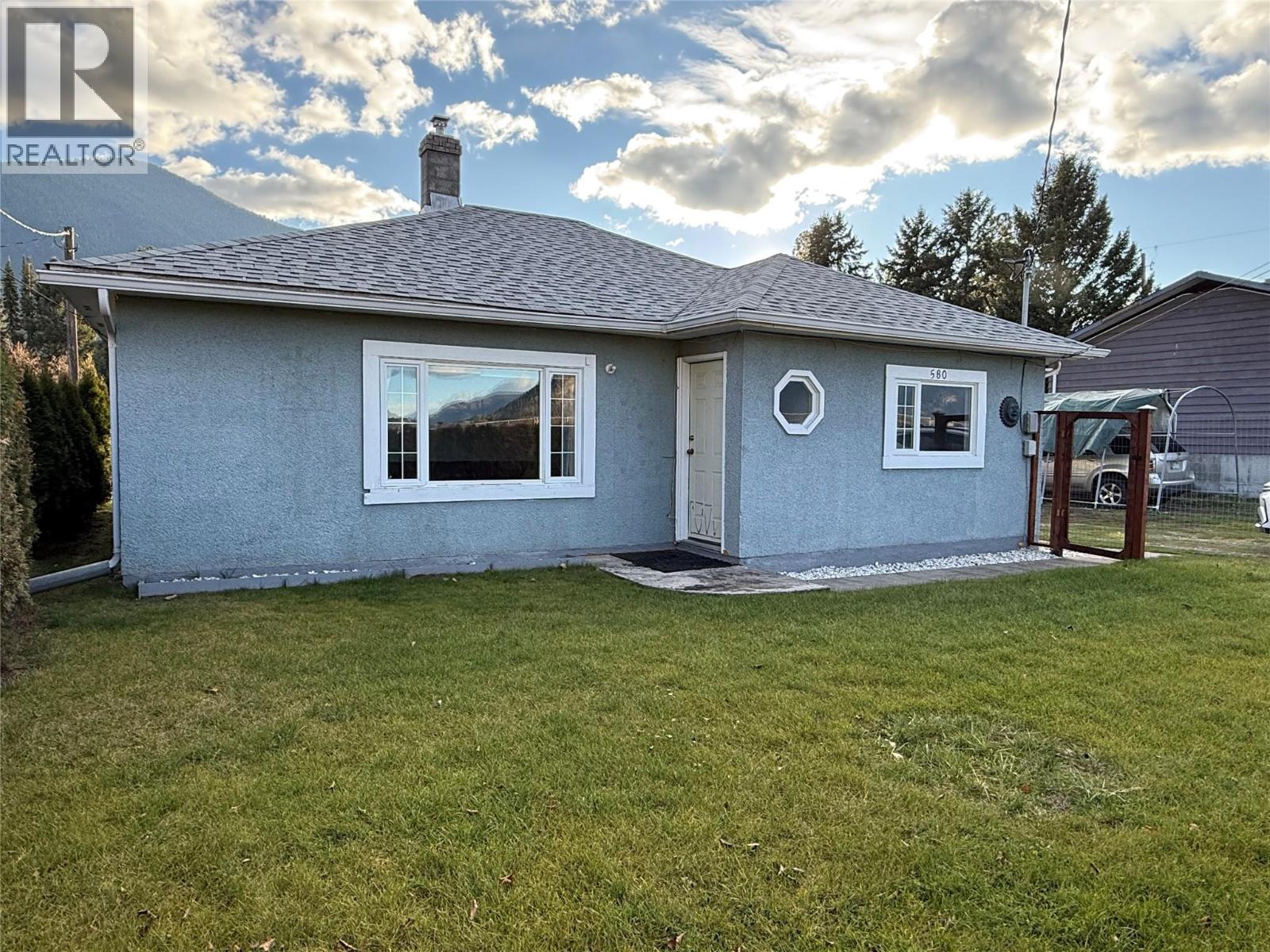 580 Cameron Avenue, Grand Forks