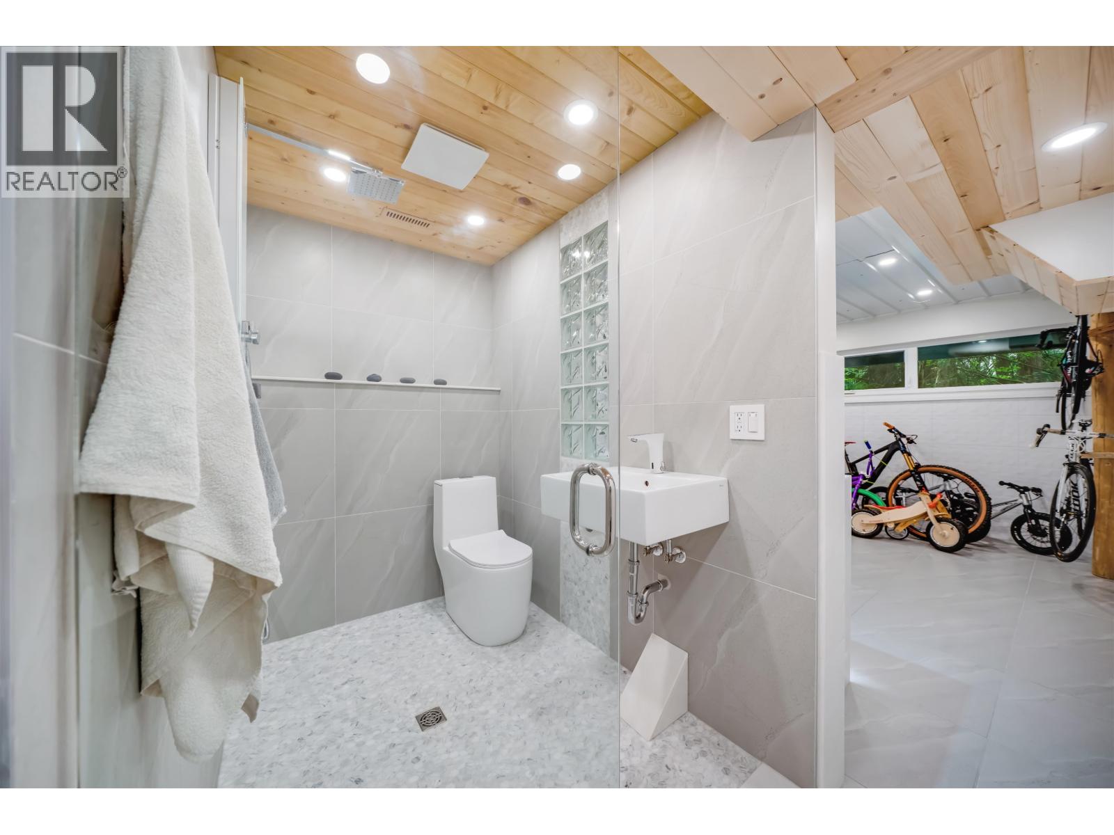 867 FREDERICK ROAD, North Vancouver