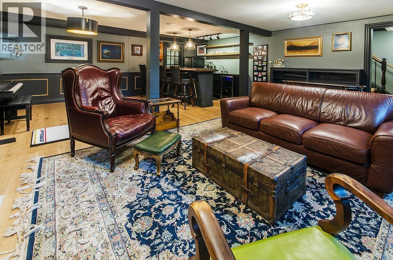 3091 ROYAL AVENUE, North Vancouver