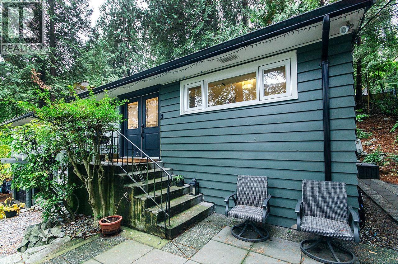 3091 ROYAL AVENUE, North Vancouver