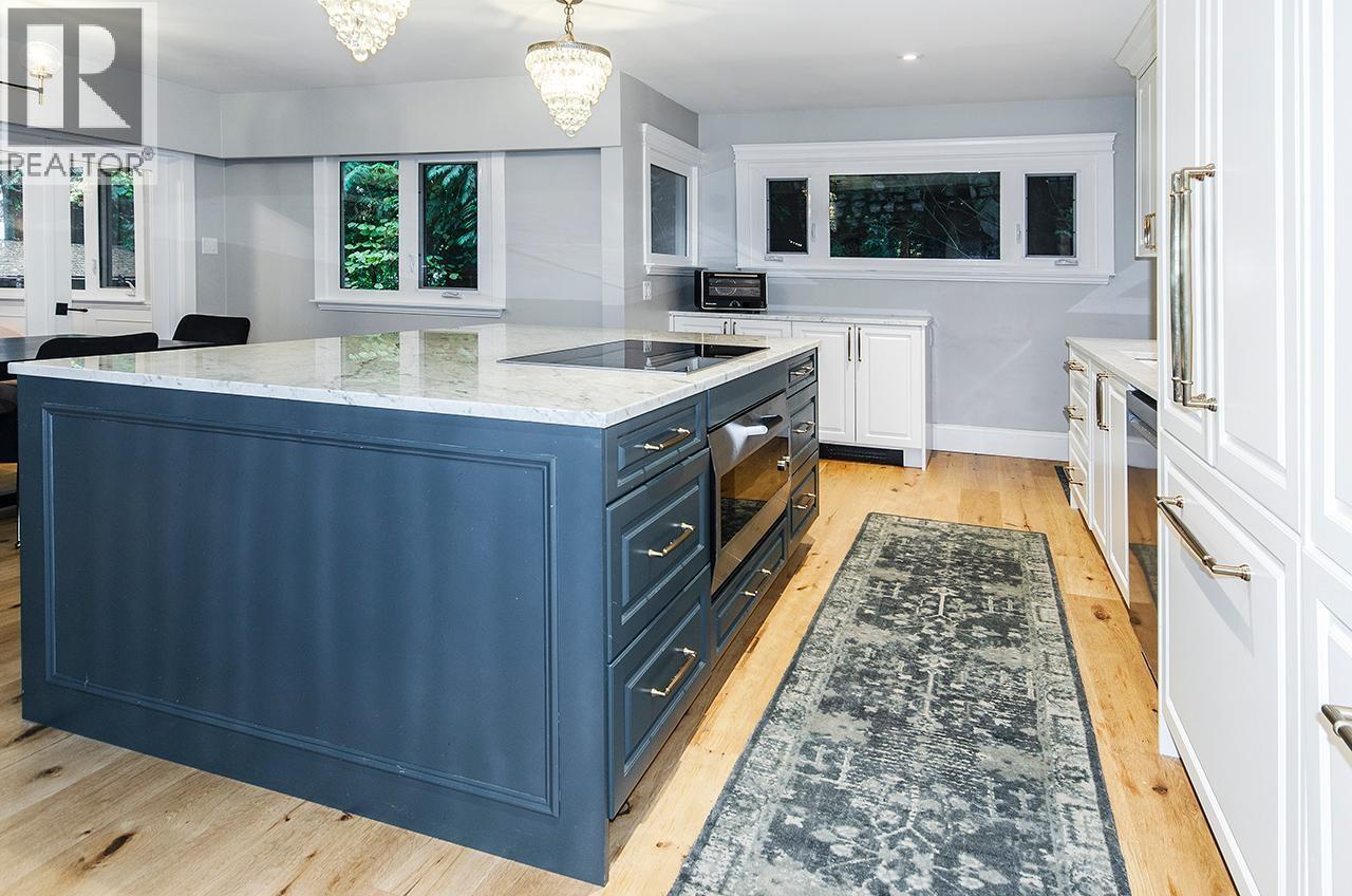 3091 ROYAL AVENUE, North Vancouver