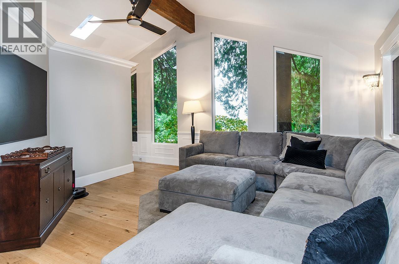 3091 ROYAL AVENUE, North Vancouver