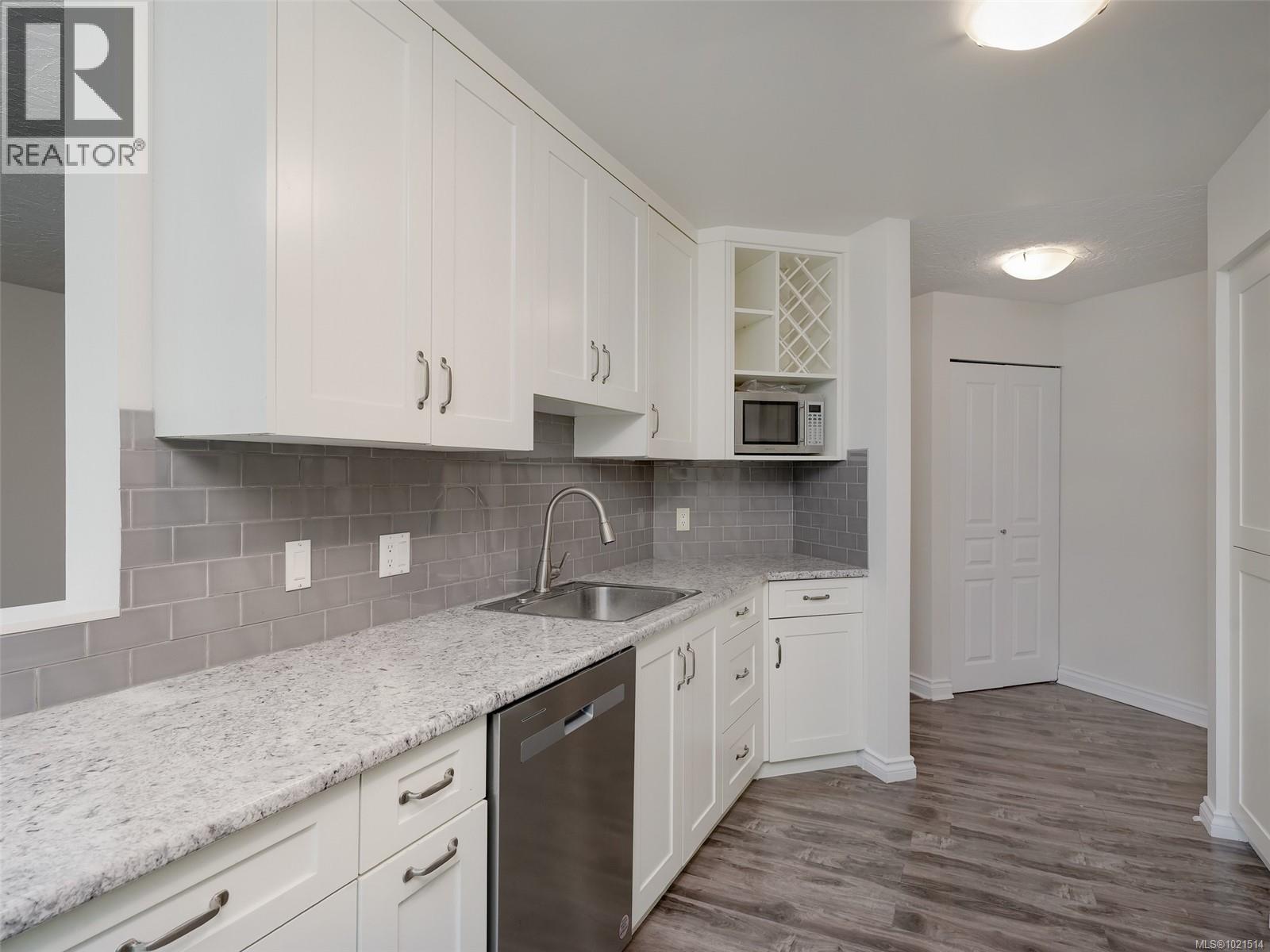 Single Family House Contemporary for Sale in   Marsett Pl Park Royal Place Saanich 