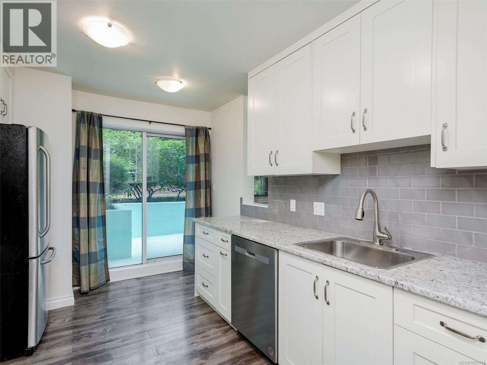 Single Family House Contemporary for Sale in   Marsett Pl Park Royal Place Saanich 