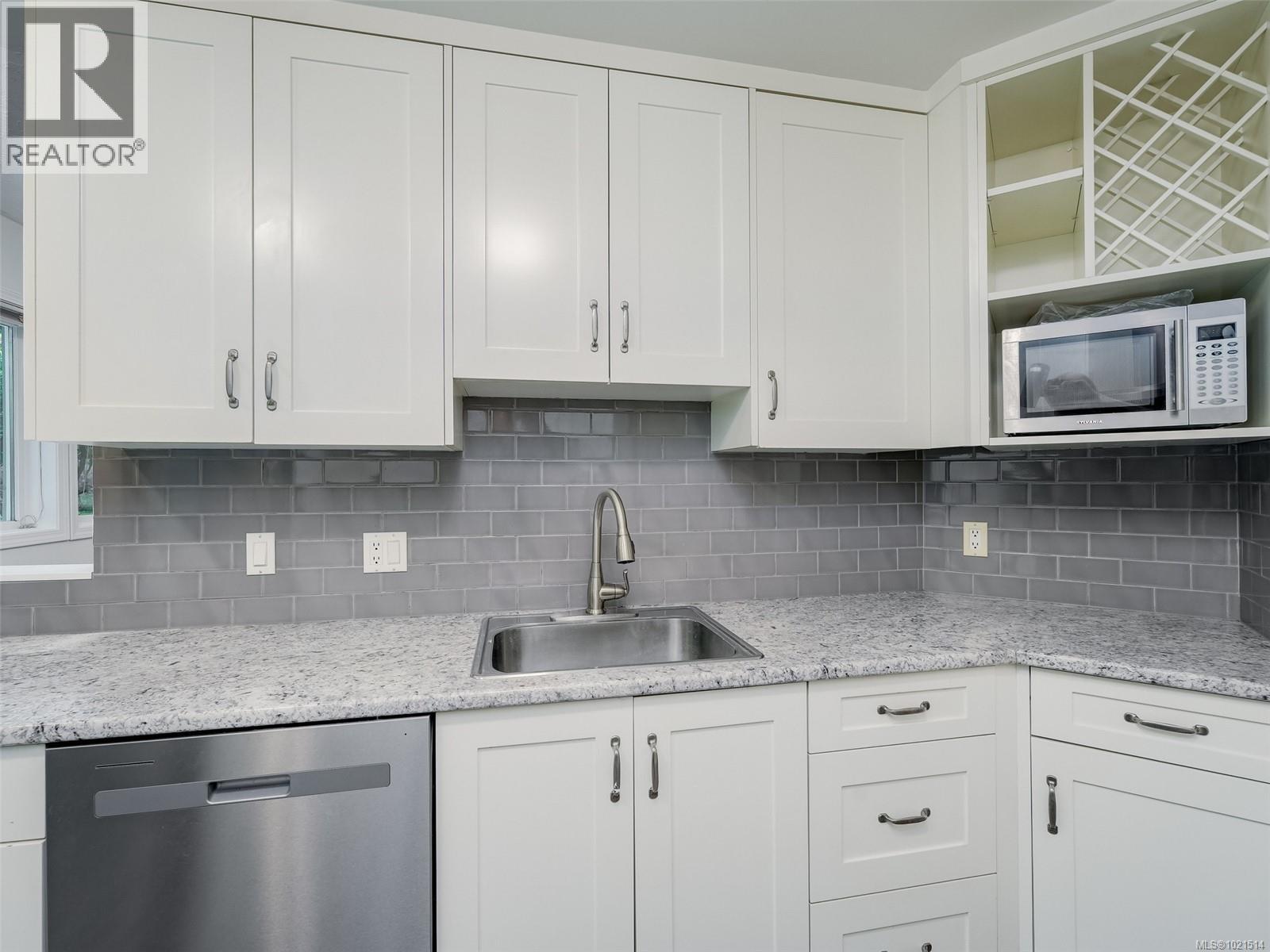 Single Family House Contemporary for Sale in   Marsett Pl Park Royal Place Saanich 