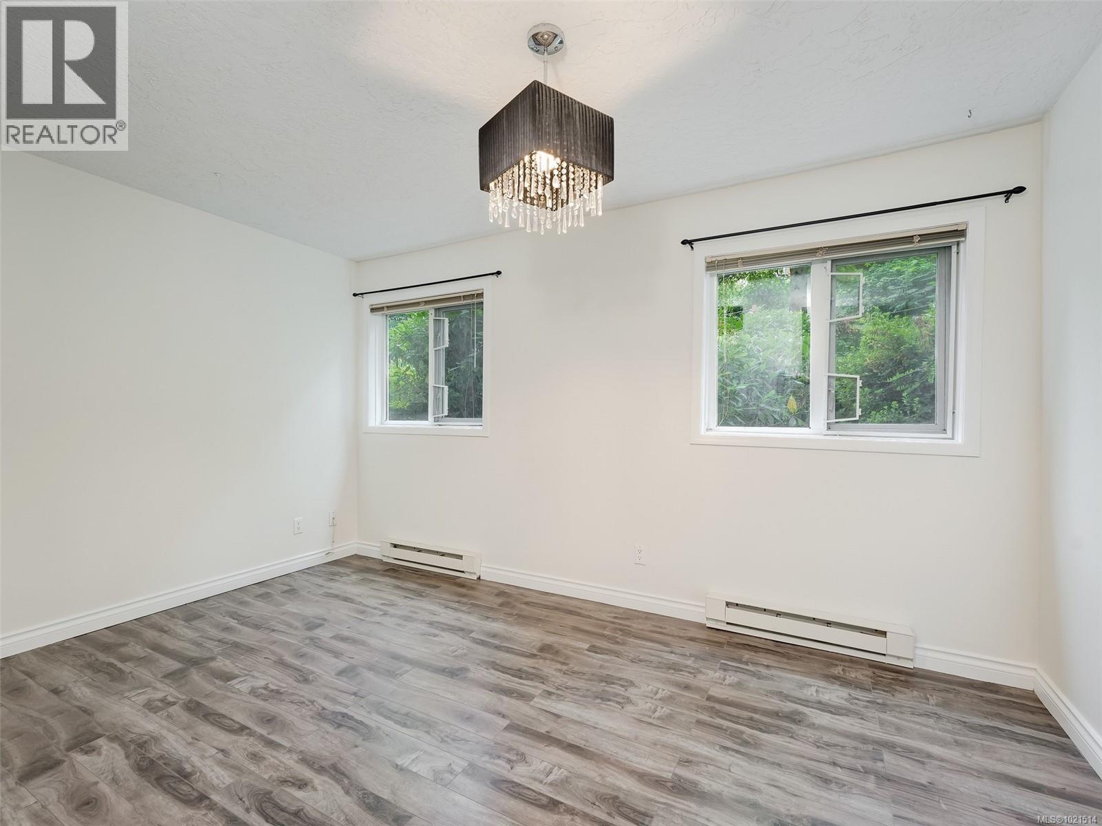 Single Family House Contemporary for Sale in   Marsett Pl Park Royal Place Saanich 