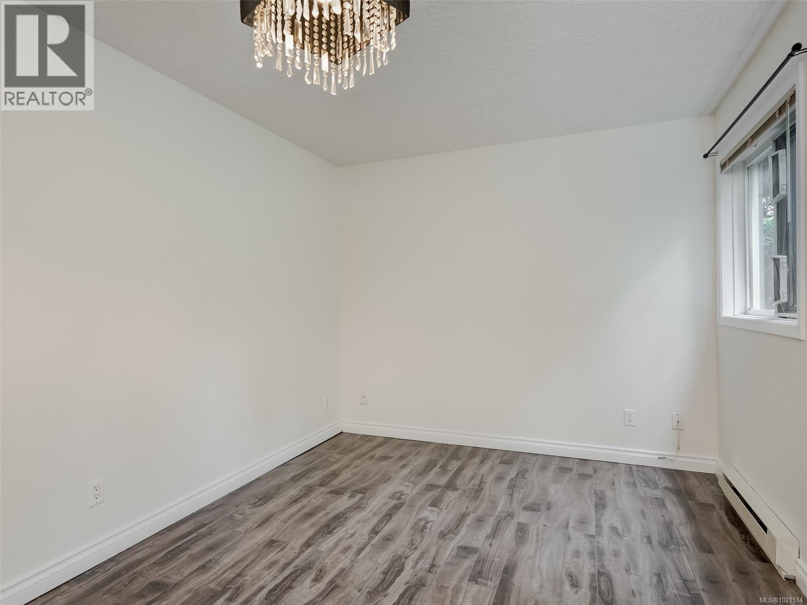 Single Family House Contemporary for Sale in   Marsett Pl Park Royal Place Saanich 