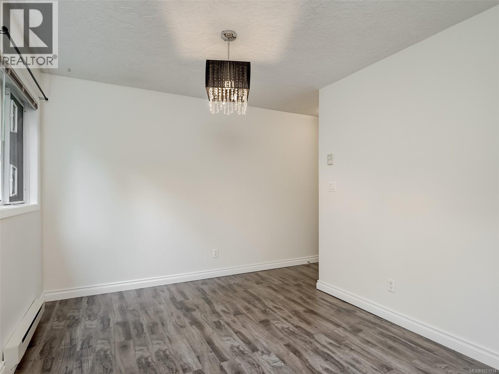 Single Family House Contemporary for Sale in   Marsett Pl Park Royal Place Saanich 