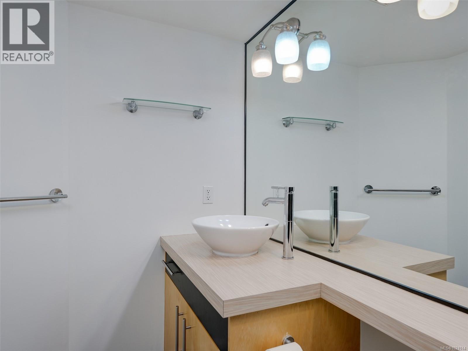 Single Family House Contemporary for Sale in   Marsett Pl Park Royal Place Saanich 