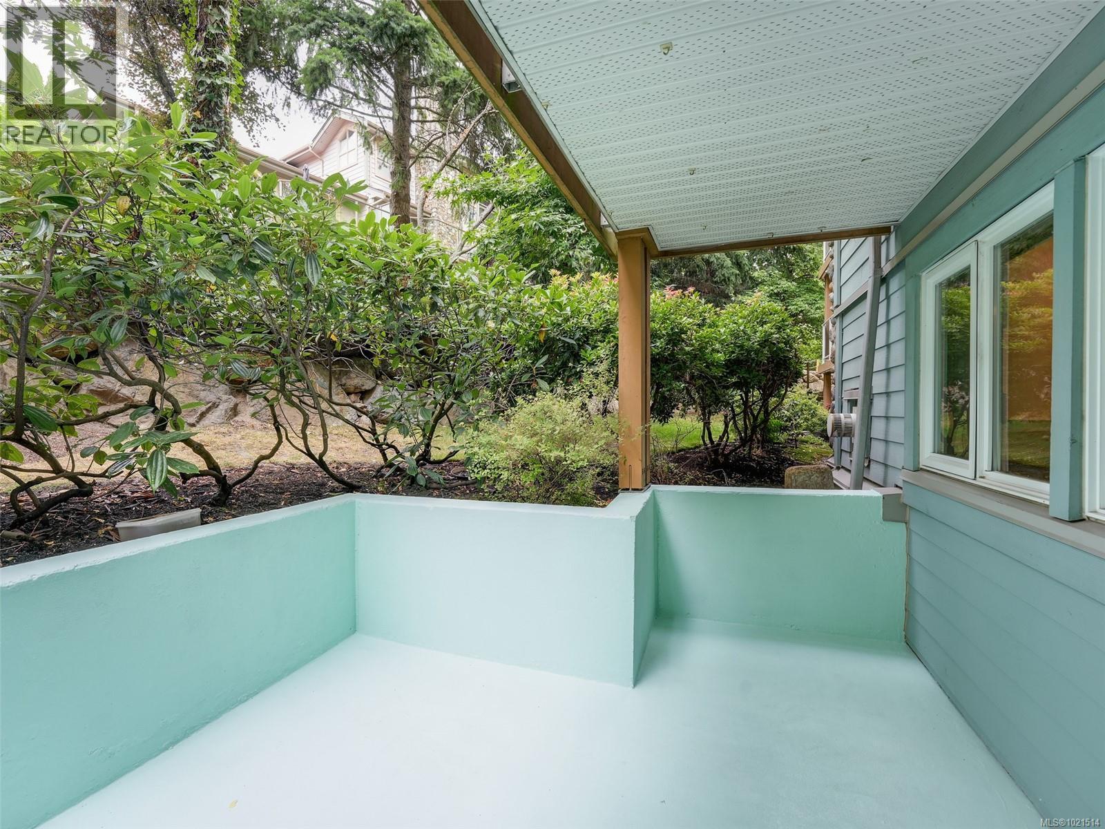 Single Family House Contemporary for Sale in   Marsett Pl Park Royal Place Saanich 