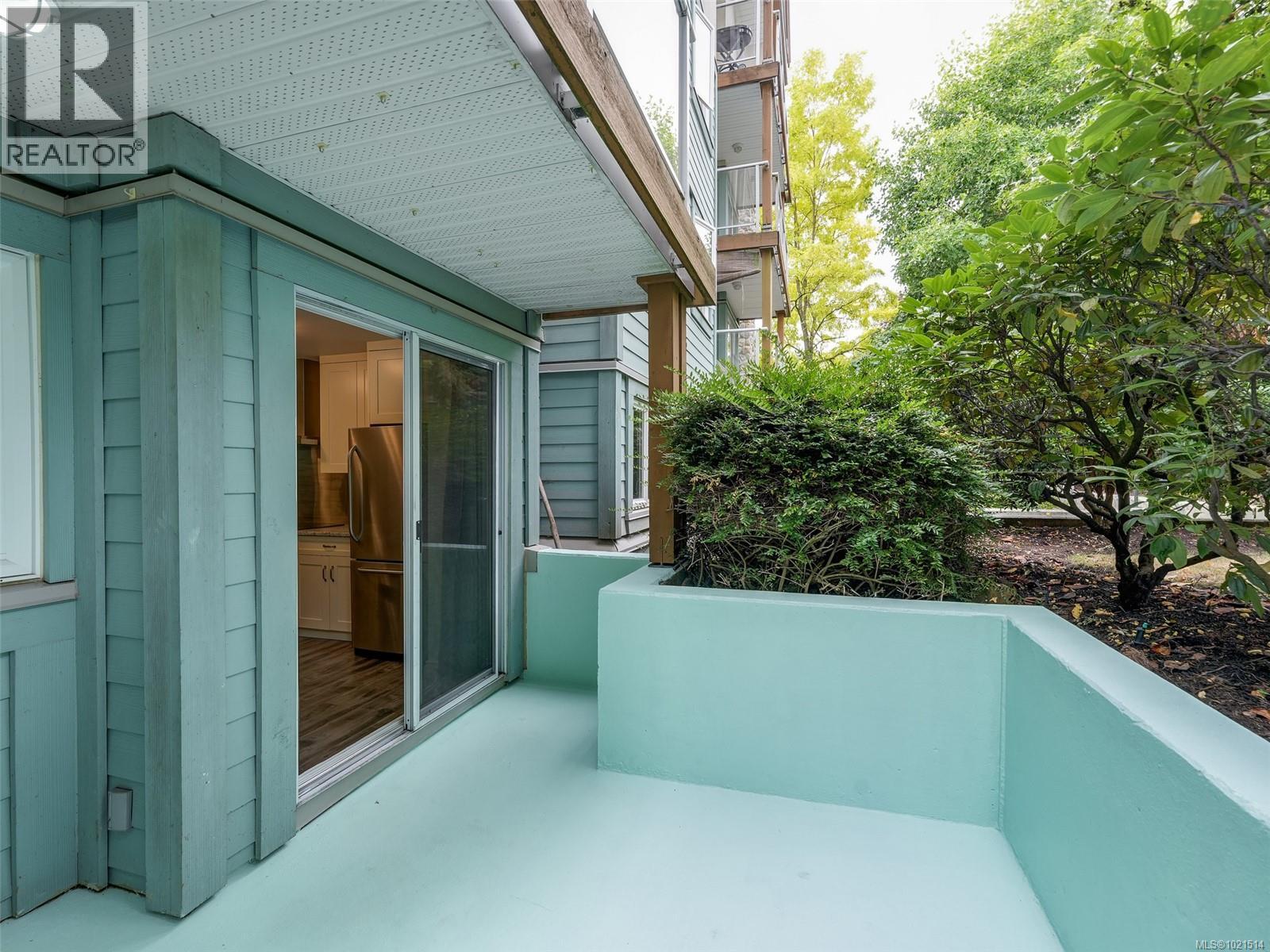 Single Family House Contemporary for Sale in   Marsett Pl Park Royal Place Saanich 